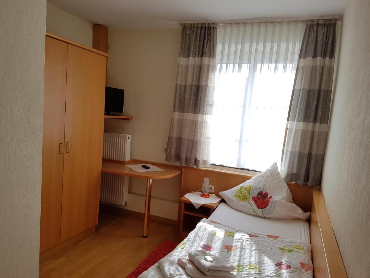 Hotel Pension Haus Pooth Wesel  Esterno foto
